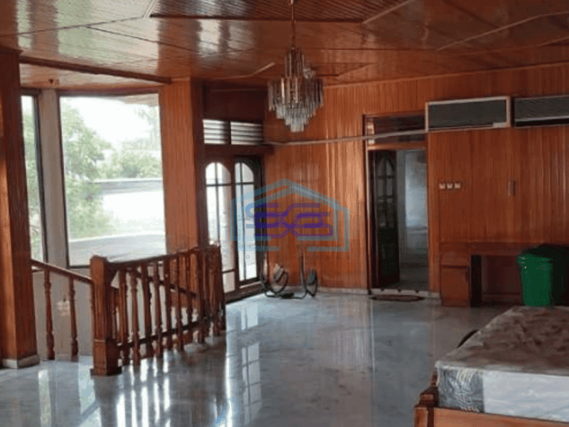 Dijual Ruang Usaha Bangunan Komersial Surabaya Pusat Luas Bangunan 881 m²