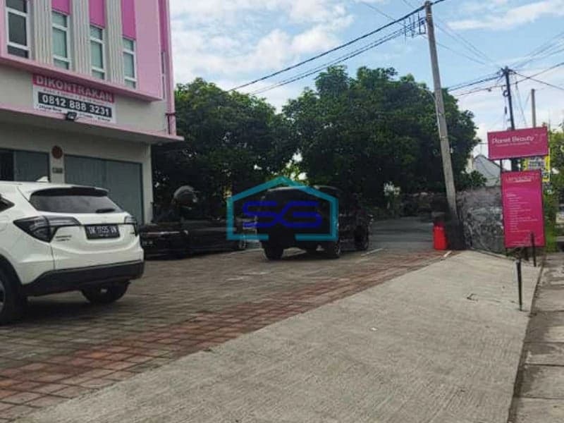 Disewakan Ruko Gandeng 3 Lantai Semi Furnished di Denpasar Bali LB 400m2