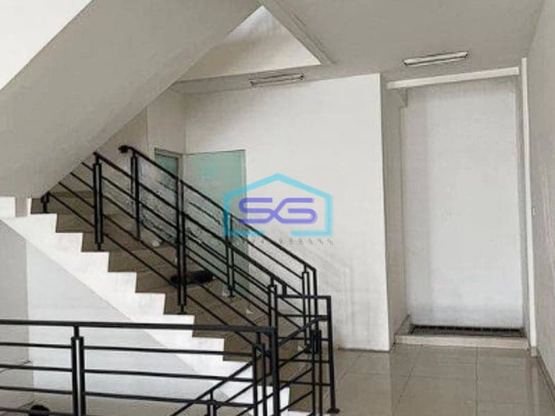 Disewakan Ruko 3 Lantai Bagus Siap Pakai Strategis Jalan raya Jakarta Utara LB 324m2