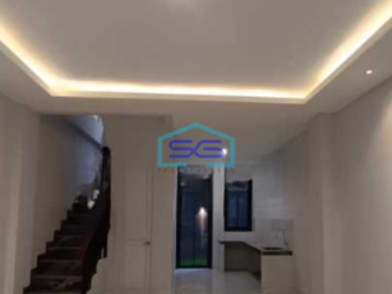 Dijual Ruko 3 Lantai Luas Bangunan 200 m²  Lokasi Bebas Banjir di Jelambar Jakarta Barat