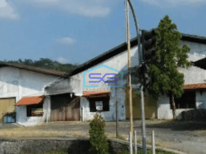 Disewakan Gudang Besar Parkiran Luas di Daerah Semarang LT 9000m2