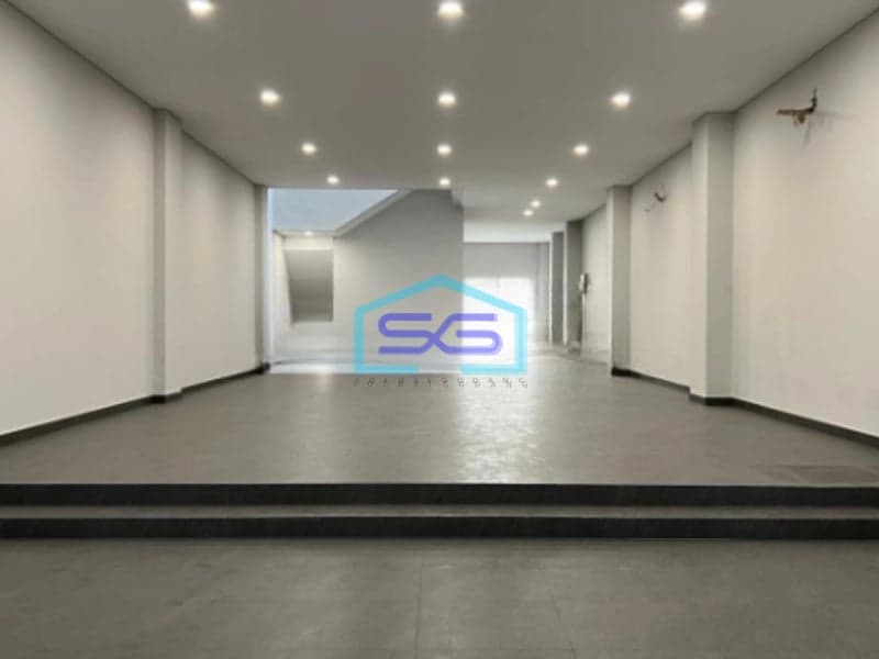 Disewakan Ruko Baru Dan Bagus Sekali 3,5 Lantai Di Otista Bandung LB 740m2