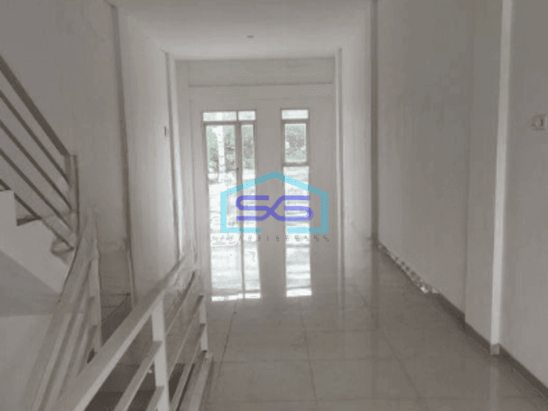 Disewakan Ruko Baru 3 Lantai Luas Bangunan  168 m² di Surabaya Kota