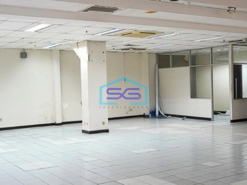 Disewakan Gedung 5 Lantai Di Kompas Gajah Mada Jakarta Barat Lokasi Strategis LB 1082m2