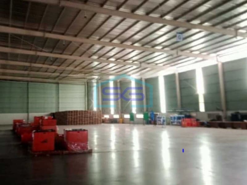Factory Warehouse for Sale with Loading Dock Building Area 4500 sqm in Cikarang