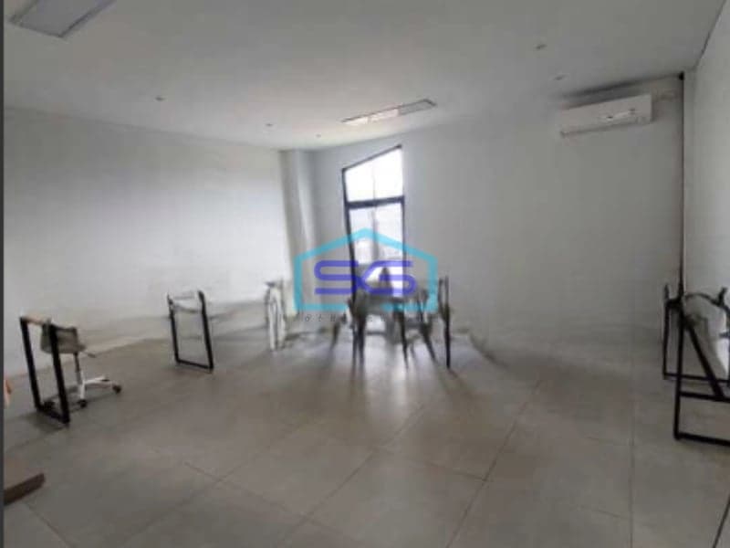 Dijual Gudang Akses Container 40 Feet Luas Bangunan 450 m² Lokasi Teluk Naga Tangerang