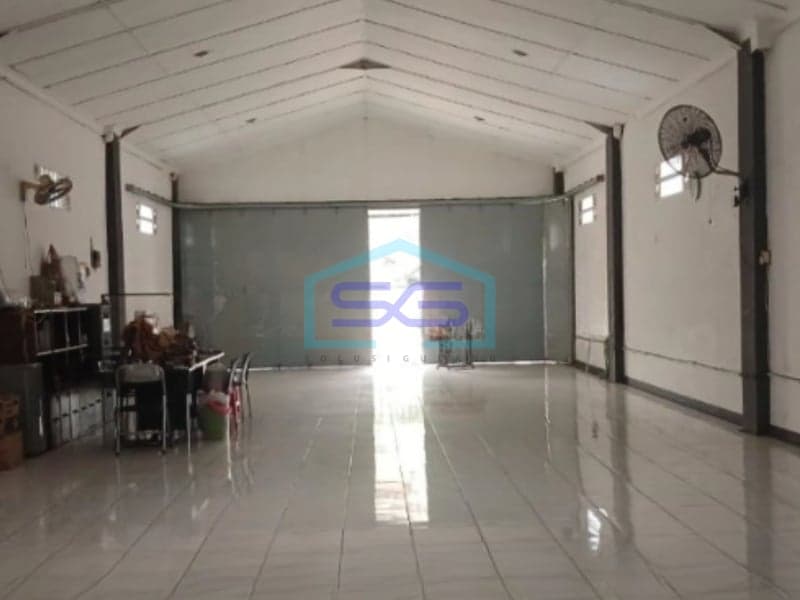 Shop House for Rent Purwakarta Strategic and Busy Business Center Building Area 260m2
