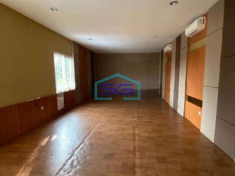 Disewakan Ruko Lokasi Bagus dan Strategis Mainroad Surya Sumantri Bandung LB 185m2