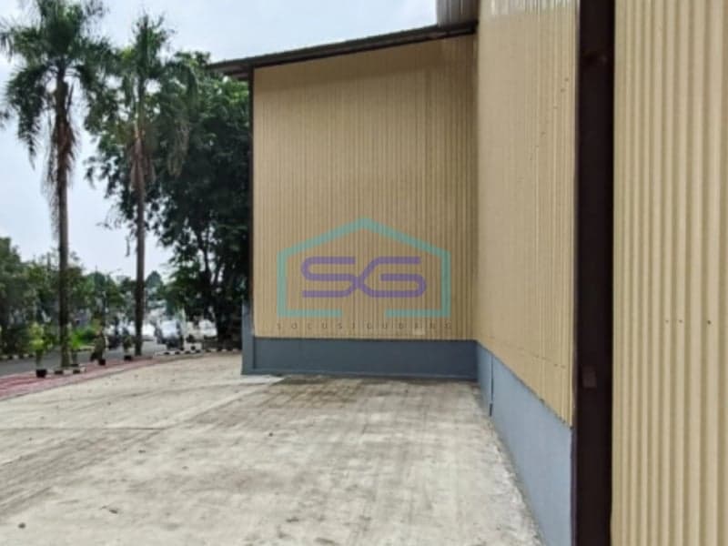 出租近雅加达西部 Kebon Jeruk 收费公路的宽敞战略性仓库 LB 870m2
