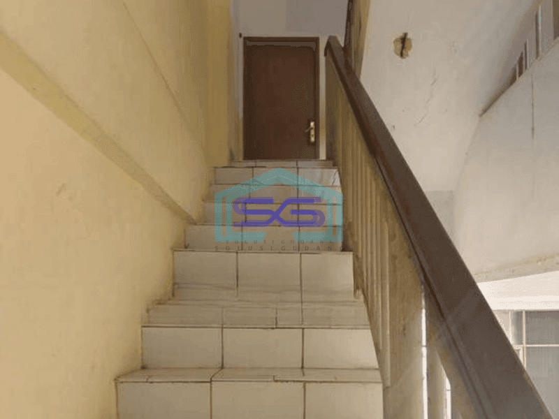 Disewakan Ruko Minimalis Bisa Untuk Gudang 3 Lantai di Citra Raya Tangerang