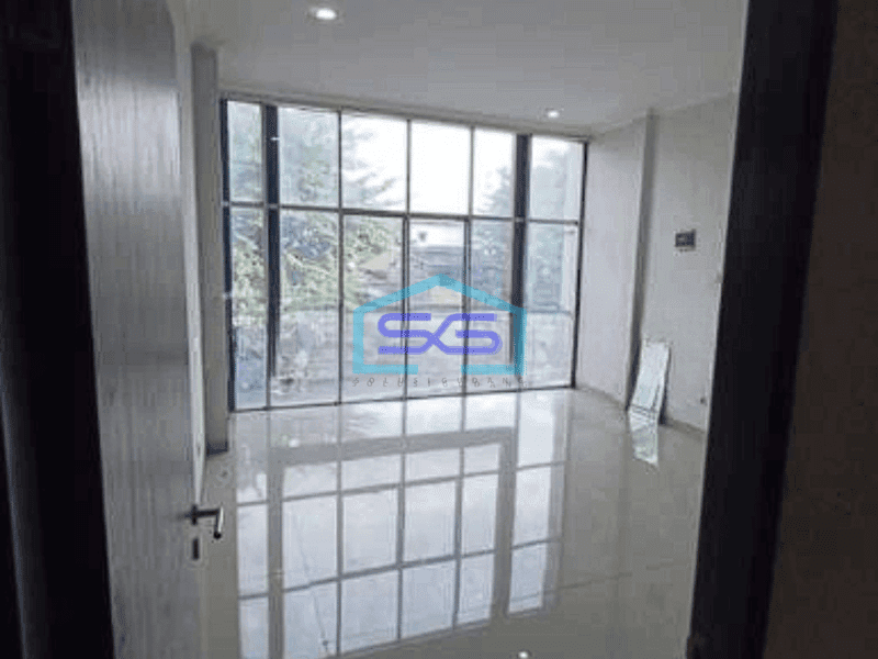 Disewakan Ruko Gandeng Strategis Jl. Kebayoran Lama Jakarta Selatan 3,5 Lantai LB 360m2