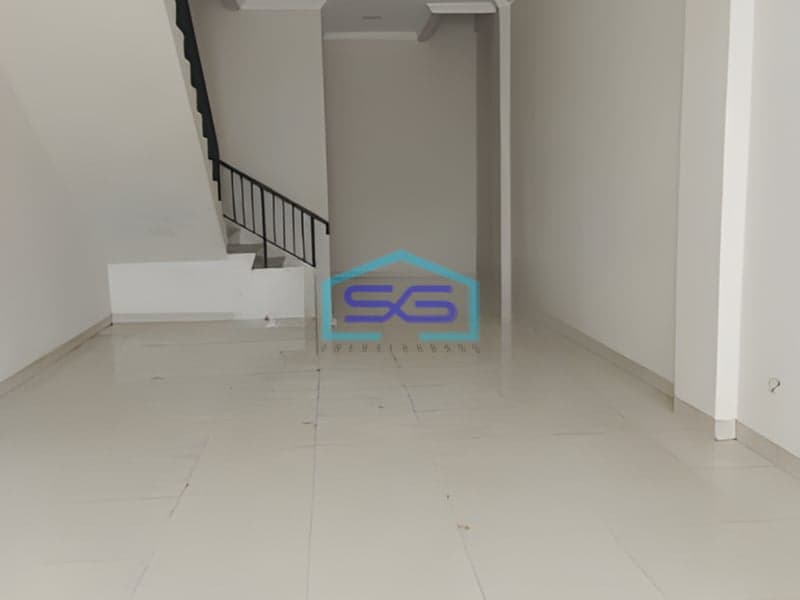 Disewakan Ruko Hadap Dalam LB 250m2 Bangunan 3.5 Lantai Jakarta Barat
