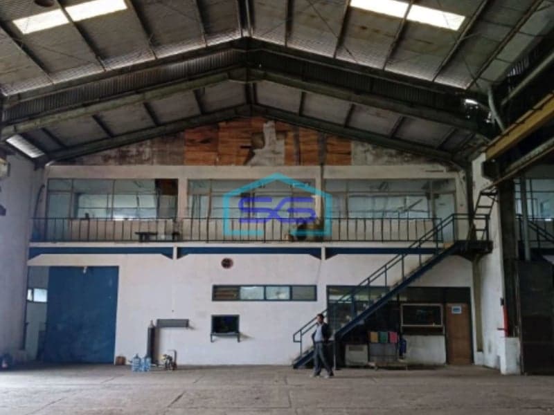Disewakan Gudang Dapat Dilalui Kontainer di Bekasi Luas Bangunan 1800m2