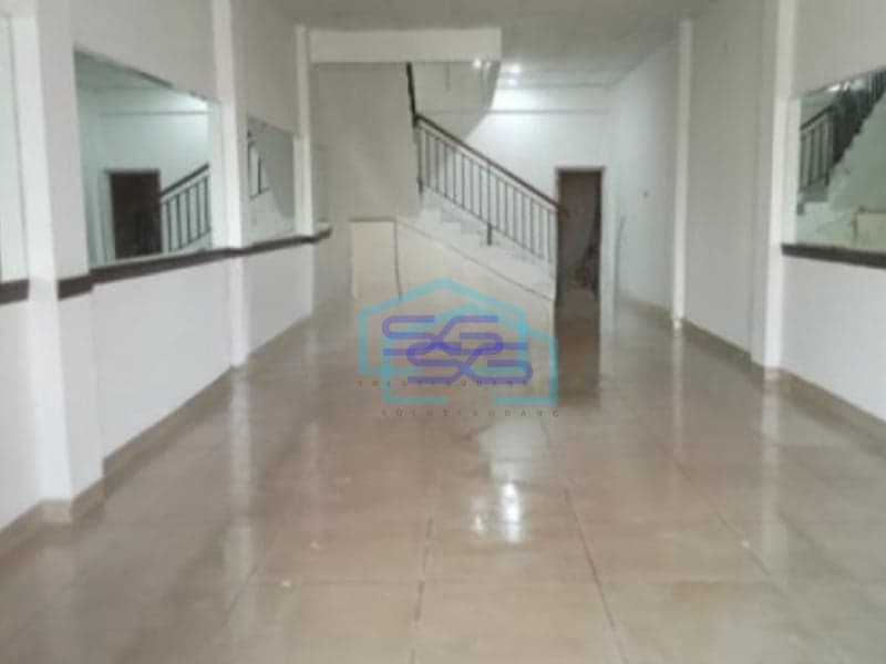 Disewakan Ruko Luas Bangunan 220 m² Lokasi Bebas Banjir di Tangerang Selatan