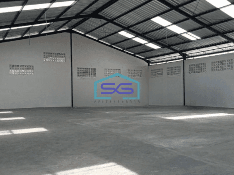 Disewakan Gudang Murah Luas Bangunan 3000 m² Lokasi Strategis di Pinggir Jalan Raya Narogong Bekasi