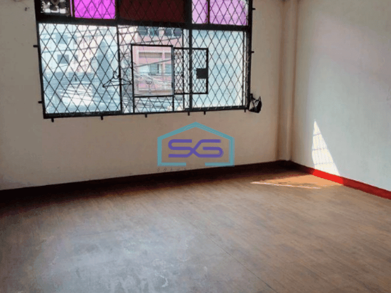 Dijual ruko Lokasi Strategis Pinggir Jalan Raya Luas Bangunan  324 m² di Hasyim Ashari Jakarta Pusat