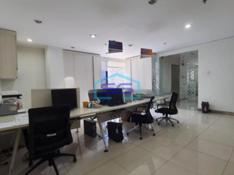 Dijual Ruko Sudah Renovasi SHM Luas Tanah Luas Bangunan 571m2 di Setiabudi Jakarta Selatan