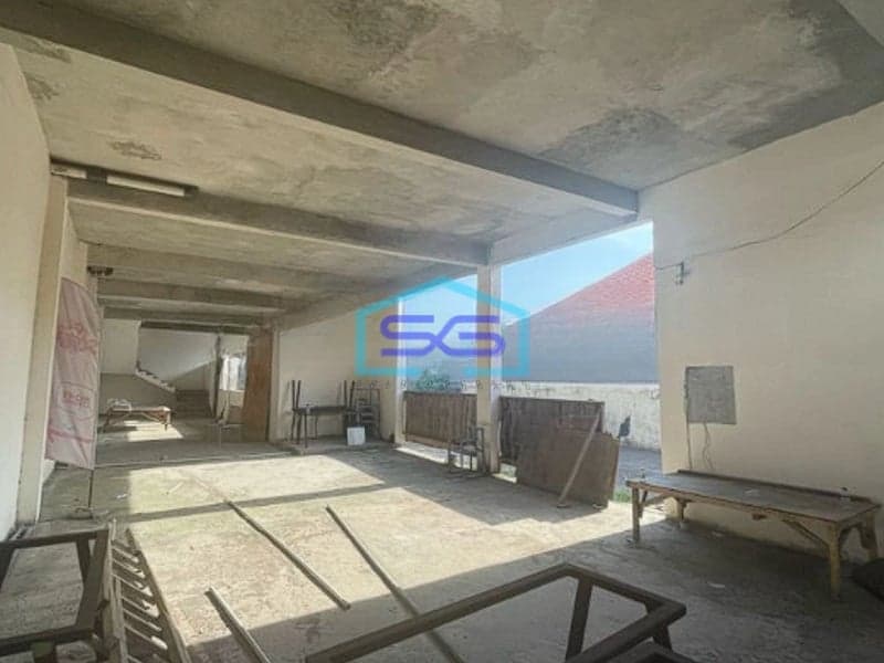 Disewakan Ruang Usaha 2 Lantai Di Pusat Seminyak Bali LB 300m2