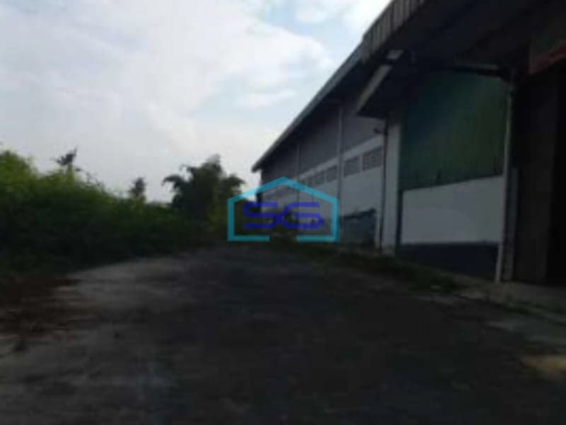 Disewakan Gudang Luar Kawasan Strategis Luas Parkiran Kontainer di Karawang LB 1000m2