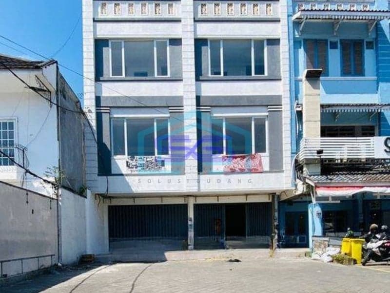 Disewakan Ruko 3 Lantai Dengan Akses Jalan Besar di Lokasi Kuta