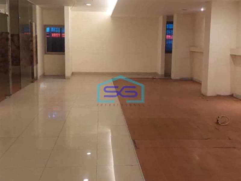 Disewakan Ruko 4 Lantai Lokasi Strategis Cocok Untuk Investasi Usaha di Solo LB 773m2