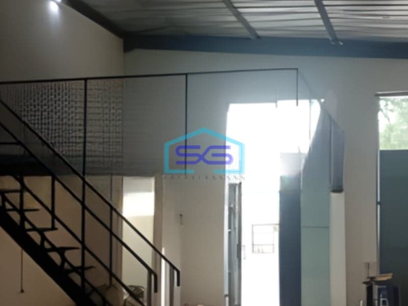 Disewakan Gudang Akses Container 20 Feet Luas Tanah 270 m² di Bekasi