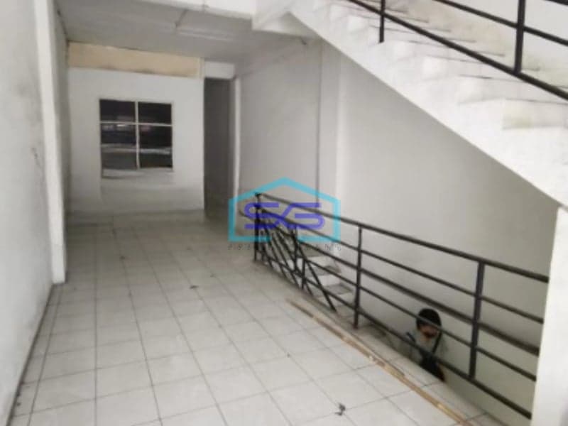 Disewakan Ruko Luas Bangunan  320 m² Lokasi Jembatan Lima Jakarta Barat