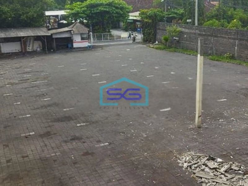 Disewakan Ruang Usaha Paving Kondisi Rapi di Renon Denpasar Bali LT 1200m2