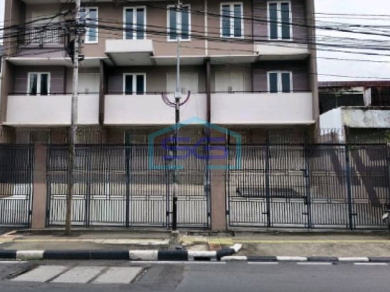 For Sale: Spacious Shophouse, Land Area 140 m², Flood-Free Location in East Jakarta