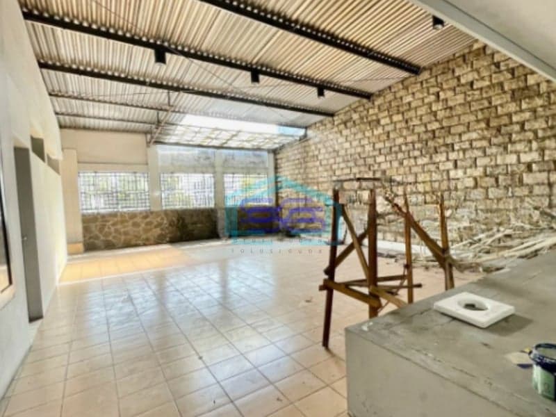 Disewakan Ruko 3 Lantai Lokasi Strategis di Jl. Slamet Riyadi Solo LB 495m2