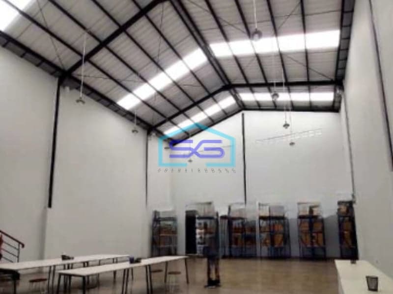 Dijual Gudang Akses Container 40 feet Luas Bangunan  450 m² di Teluk Naga Tangerang