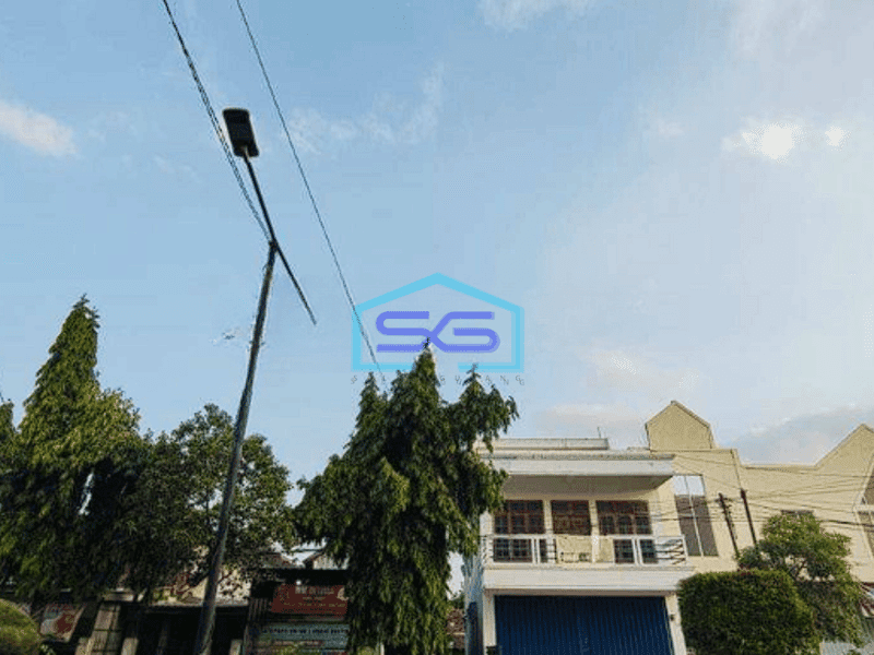 Disewakan Ruko 2 Lantai di Kota Madiun Lokasi Strategis Luas Bangunan 350m2