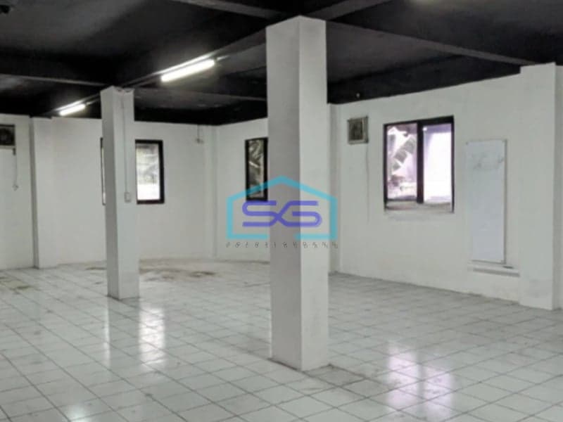 Disewakan Kantor Luas Bangunan  450 m²  Lokasi Bebas Banjir di Semanan Jakarta Barat