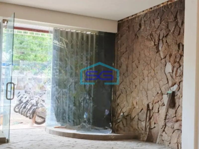 Disewakan Ruko Luas Bangunan 145 m² Lokasi Strategis di Klojen Malang