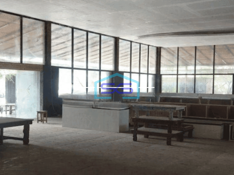 Disewakan gedung komersil dengan parkiran luas di Denpasar Bali