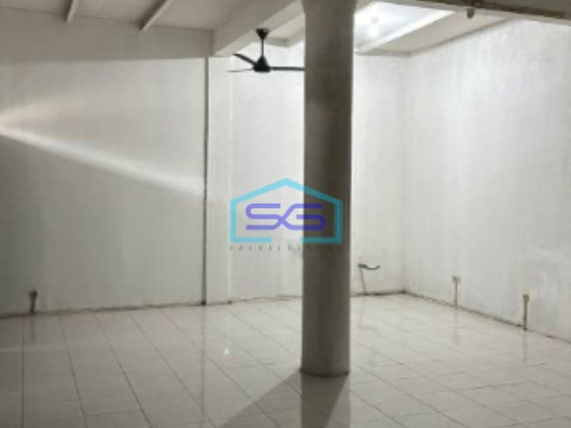 Disewakan Ruko 3 Lantai Luas Tanah  300 m² Lokasi Bebas Banjir di Tangerang