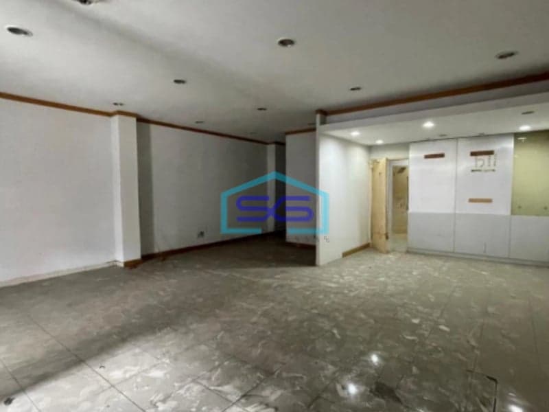 Disewakan Ruko 3 Lantai Kawasan Niaga Di Pasar Legi Banjarsari Solo LB 300m2