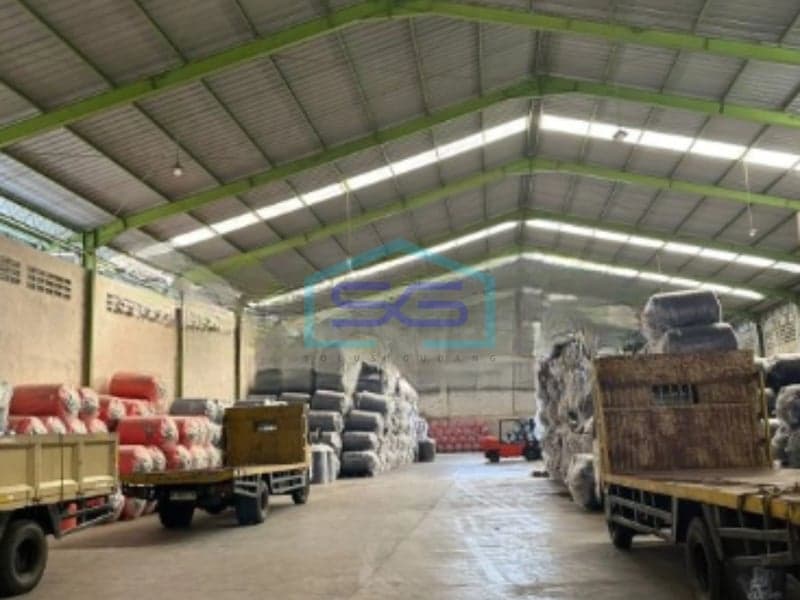Dijual Gudang Lokasi Strategis Luas Bangunan 1792 m² di Jambe Tangerang