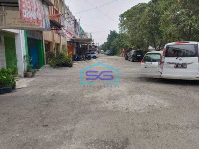 Disewakan Ruko Gandeng Lokasi Strategis di Taman Royal, Tangerang LB 320m2