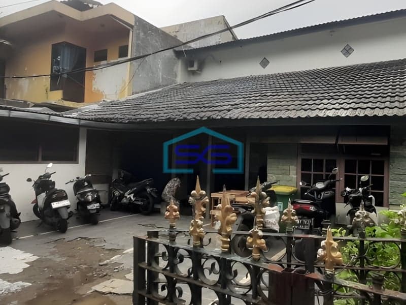 Dijual Ruang Usaha Strategis Dekat Perkantoran di Pejompongan Jakarta Pusat LT 379m2