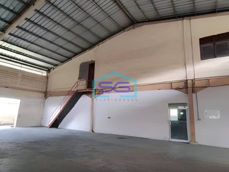 Disewakan Gudang Akses Container 40 Feet Luas Bangunan 2350 m² Lokasi Bebas Banjir di Tangerang