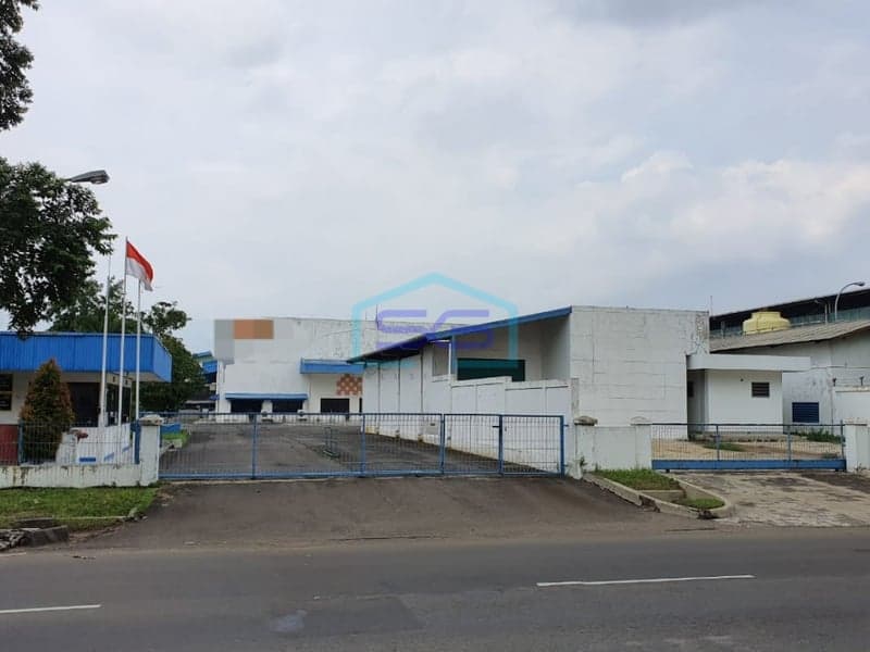 Dijual Gudang Ex Pabrik di Pinggir Jalan Raya Jababeka, Akses Dekat Tol. Row Jalan Lebar 2 Lajur