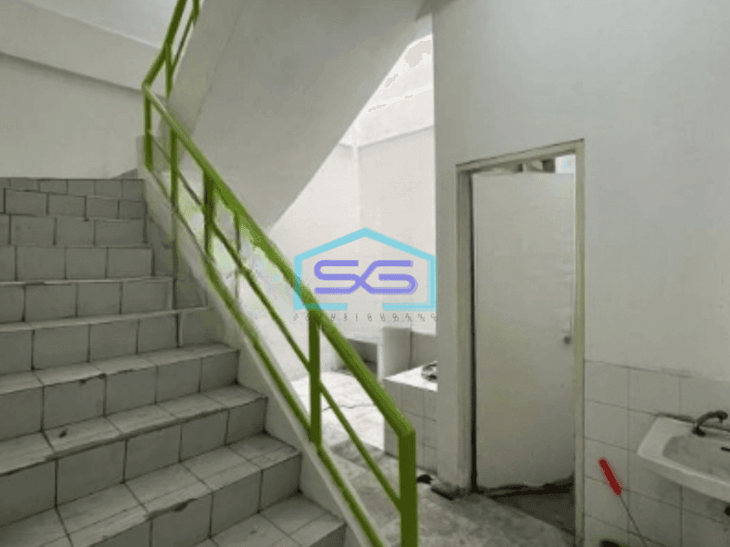 Disewakan Ruko Siap Pakai Luas Bangunan 300 m² di Pluit Jakarta Utara