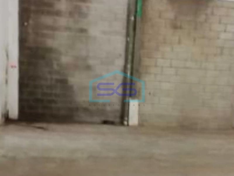 出租宽敞仓库，占地面积 434 平方米，位于南丹格朗市 Serpong Utara 无水灾区域