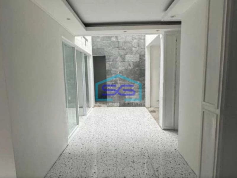 Dijual Ruang Usaha Pinggir Jalan Di Kebayoran Baru, Jakarta Selatan  Luas Bangunan  250 m²