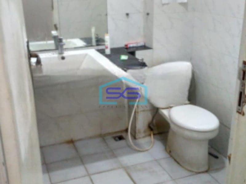 Disewakan Ruko Luas Bangunan  240 m² Lokasi di Pluit Jakarta Utara