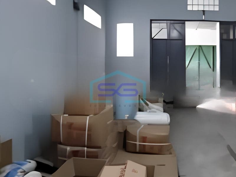 快速出售：位于南丹格朗Serpong，现成可用仓库，建筑面积136平方米