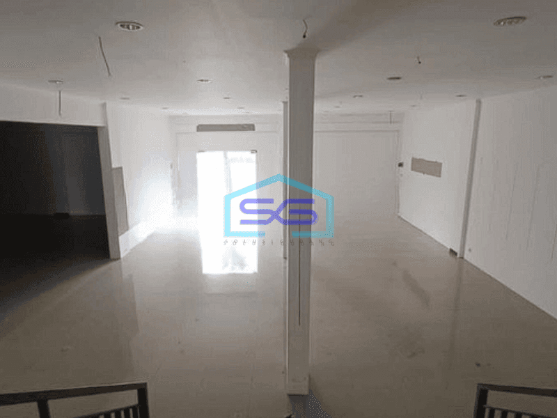 Disewakan Gedung 2 Lantai Jalan Utama Seminyak Badung Bali LT 600m2