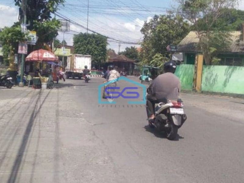 Disewakan Ruko Strategis 2 Lantai Luas 250m2 Lokasi Bantul Yogyakarta