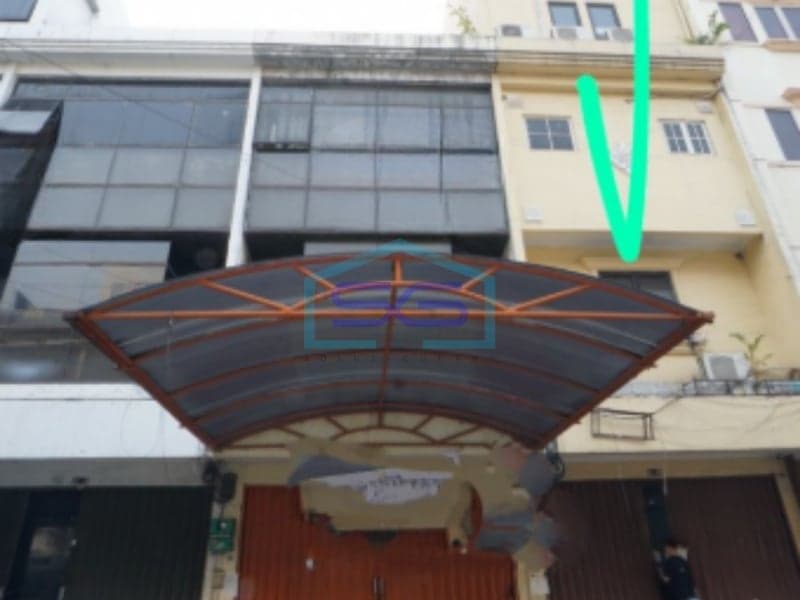 出售：位于雅加达市中心甘比尔Niaga Roxy商业综合体的商铺，建筑面积375平方米